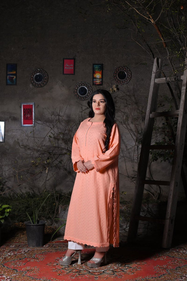 Scallop Edge Peach Chikankari Capri Suit