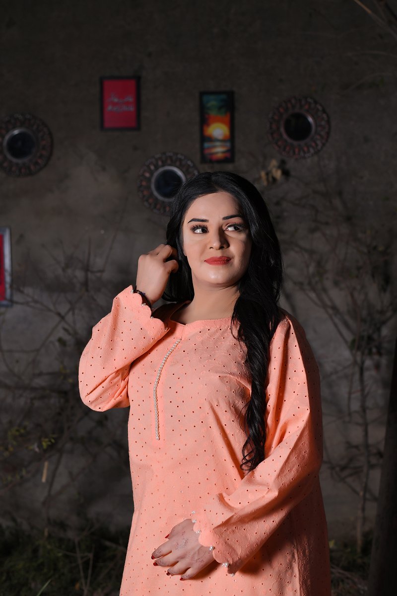 Scallop Edge Peach Chikankari Capri Suit